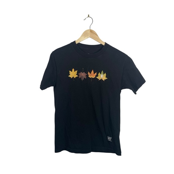 Grizzly Griptape Men’s Seasonal Stamp T-Shirt in Black Size S - Picture 7 of 12